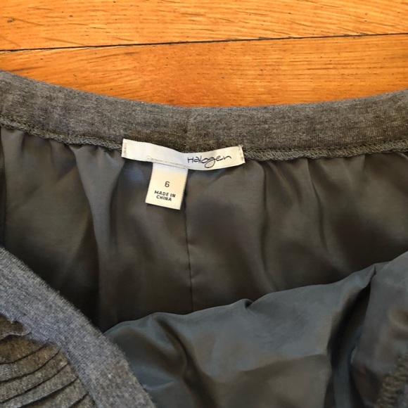 Halogen pleated skirt from Nordstrom, size 6 - Picture 3 of 4